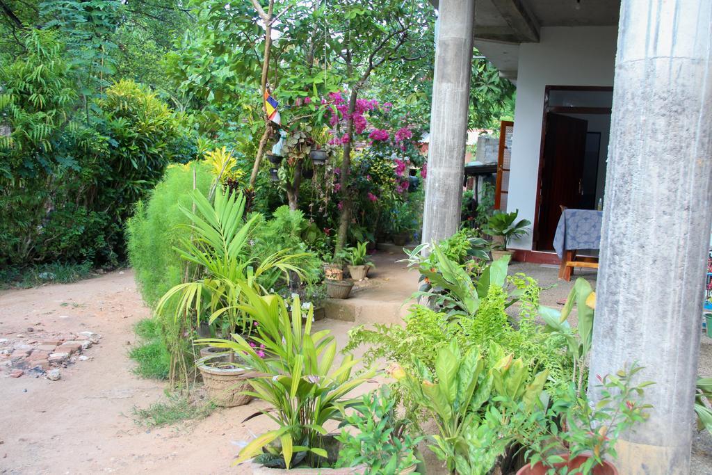 Nethum Rest Hotel Mirissa Bagian luar foto