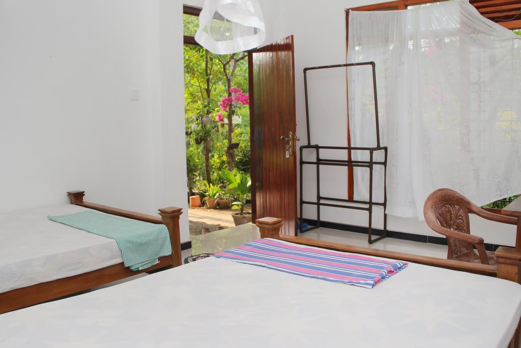 Nethum Rest Hotel Mirissa Bagian luar foto