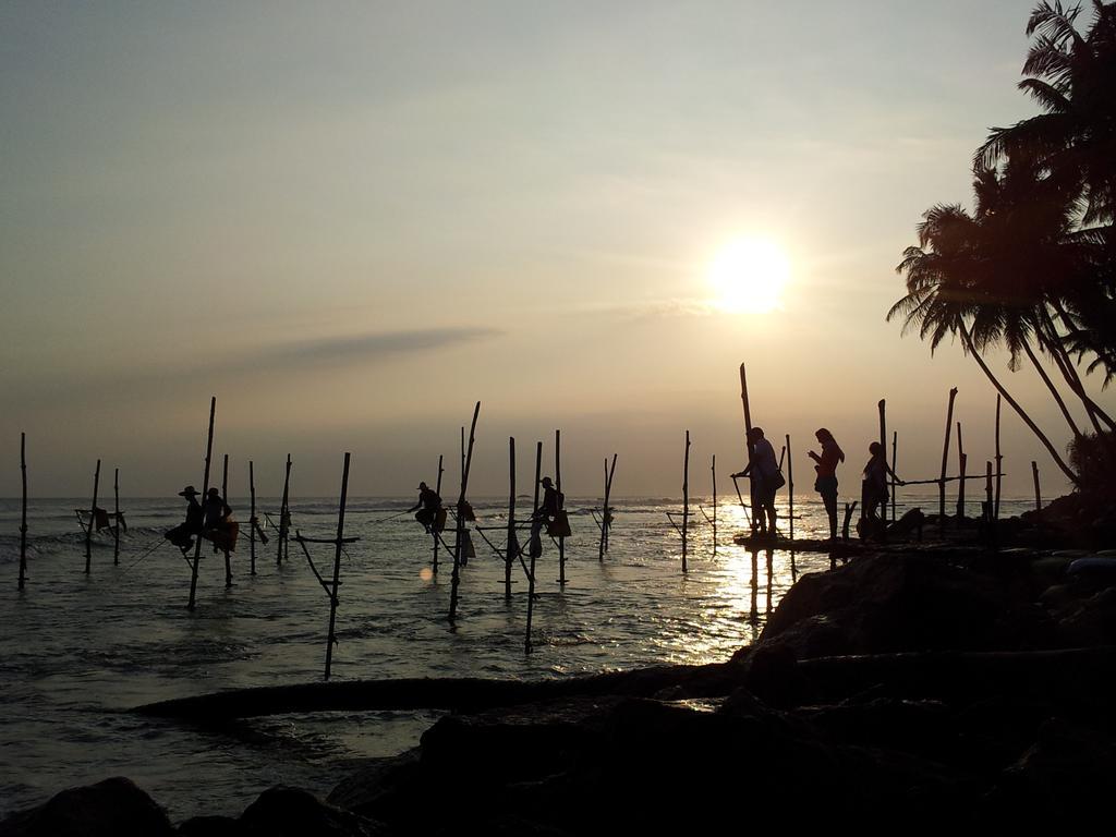 Nethum Rest Hotel Mirissa Bagian luar foto